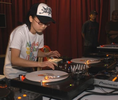 E-TracX DJ School Student Shimmy Turntablism Routine