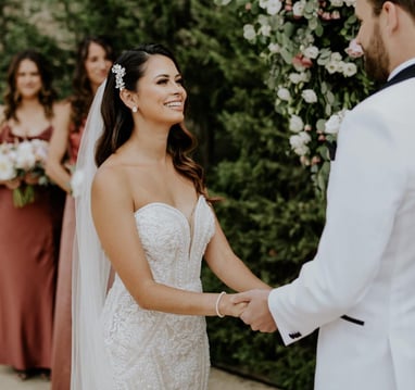 Hollywood waves for glamorous bride
