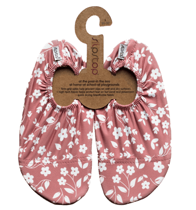 top-10-leuke-kraamcadeaus-antislip-waterschoentjes