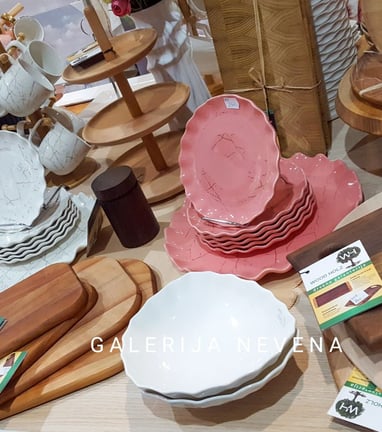 Izbor proizvoda u galeriji Neven<a