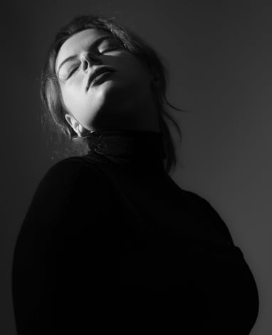 portrait-éditorial-noir-et-blanc-grenoble-studio