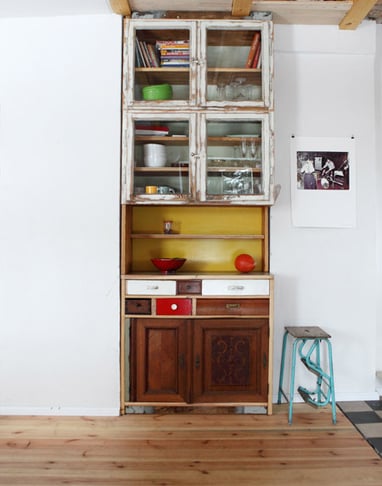 Küchenschrank mit Vitrine aus altholz