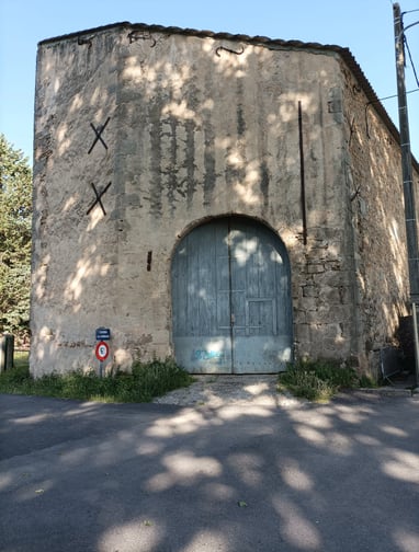 The ancient relais in the village centre.