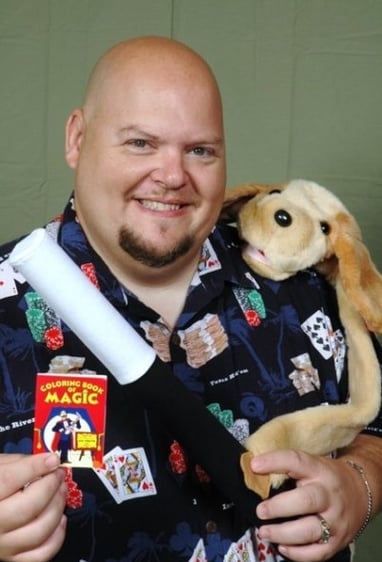 Puppet on the Shoulder of Doodad the Funny Las Vegas Kids Magician
