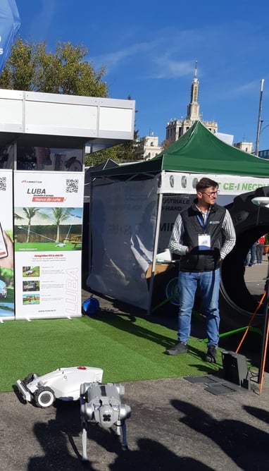 luba robot tuns iarba