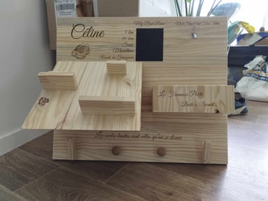 panneau de rangement bois personnalisable pour affaires de running