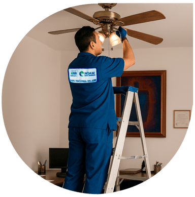 Personal de NOAM realizando mantenimiento de inmuebles corporativos en CDMX