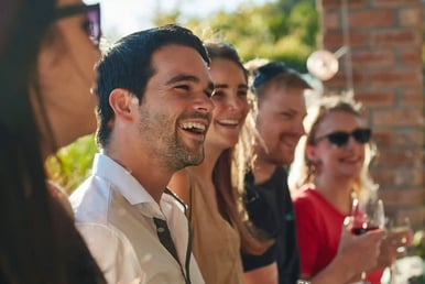 employés souriants lors d'un team building