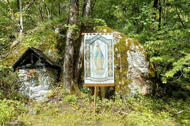 Bannière et oratoire de Béassac