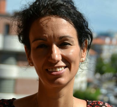 a woman with a necklace and a necklace beatriz alvarez