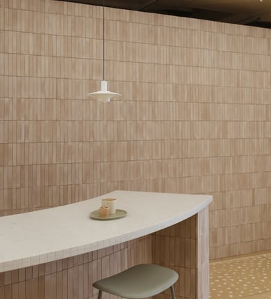 Modern interior space at Fertilidad Integral with soft tiles.