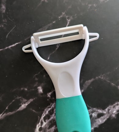 Kid safe peeler