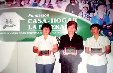 Reconocimiento a la Gestora y fundadoras en acto de conmemoración de los 10 años de la Fundación