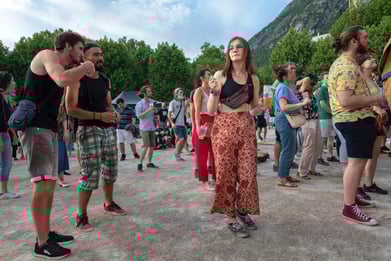 photo-public-magicbus-danse-couleur-grenoble