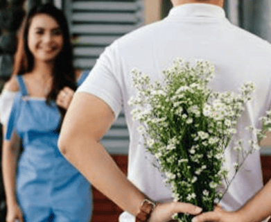 Desperte sua energia feminina e atraia os homens com confiança e magnetismo pessoal.
