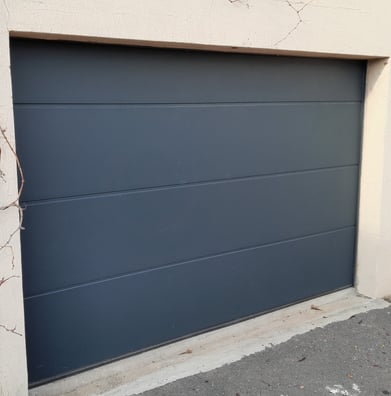 Pose d'une porte de garage sectionnelle - Millau