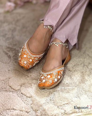 Handcrafted Leather Jutti