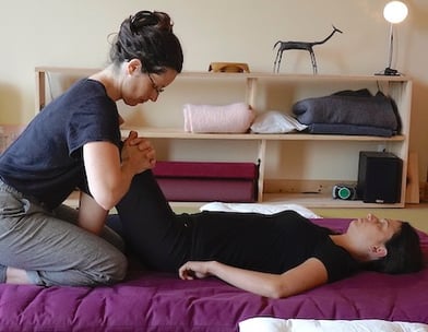 Pascale Goujon, massage Thaï, décontraction des muscles de la cuisse