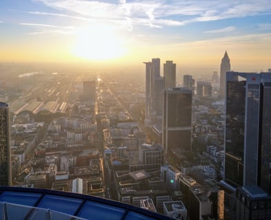 Skyline mit Bahnhof