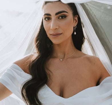 Beautiful bride with long dar glam waves