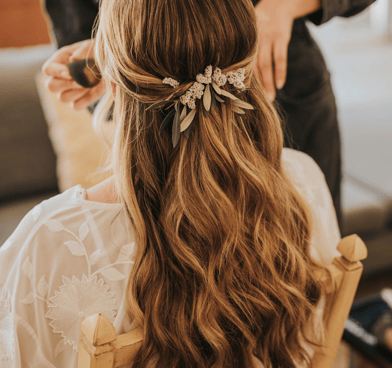 Beautiful effortless bridal hairstyle decorated with natural flowers