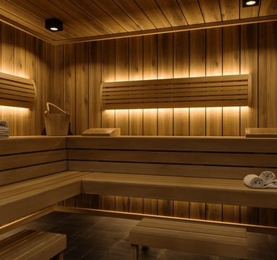 L'intérieur d'un sauna proposée dans la résidence