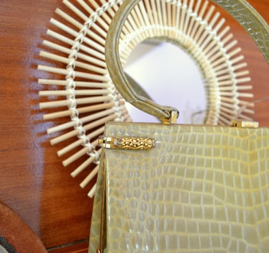 sac a main vintage en cuir vert et doré
