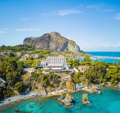 yoga, meditation and pranayama retreat hotel kalura in cefalu, sicily