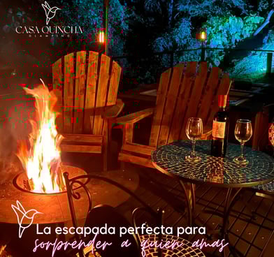Fogata en la plataforma Casa Quincha Glamping