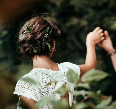 bride with natural effortless messy hair during rustic wedding