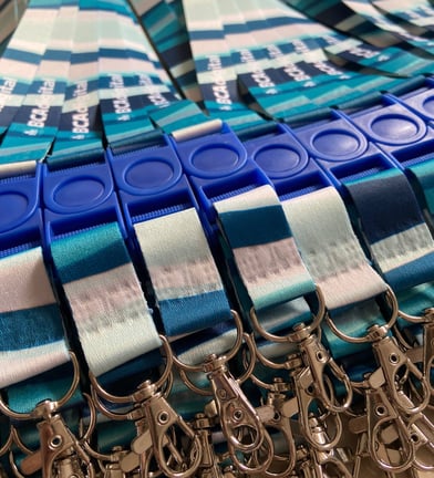 Hasil cetak lanyard dengan stopper biru