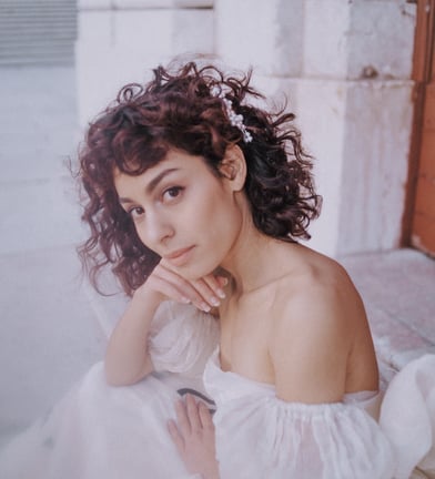 Bride with curly short hair and pearl hair piece