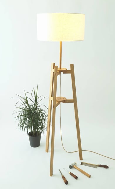 Podna drvena lampa