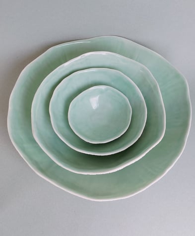 Set de bols et assiettes,  Turquoises,  Porcelaine blanche émaillée