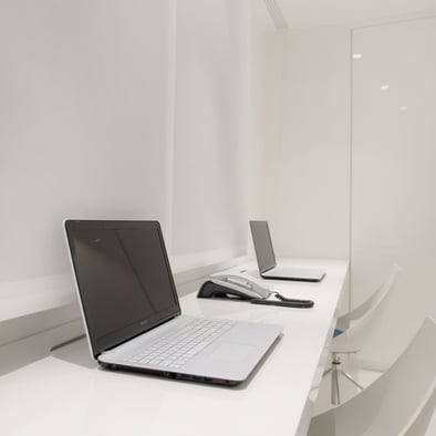 ΕΙΔΙΚΕΣ ΚΑΤΑΣΚΕΥΕΣ ΕΣΩΤΕΡΙΚΩΝ ΧΩΡΩΝ SOLID SURFACES