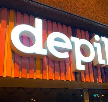 Letras 3D personalizadas para rótulos y señalización, ideales para mayor impacto visual.