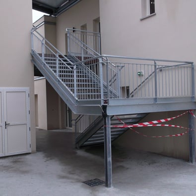 Escalier avec passerelle à Lavaur