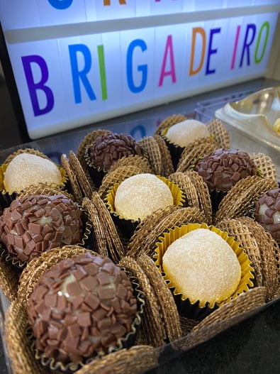 O curso Fabrica de Brigadeiros da Marrara Bortoloti é bom vale a pena receita luxo doces finos ninho tradicional