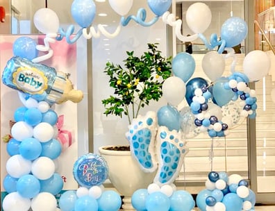 a baby shower party with balloons and balloons