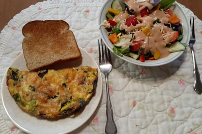 fritatta w salad