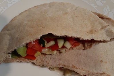 tuna and tomato cucumg=ber in pita