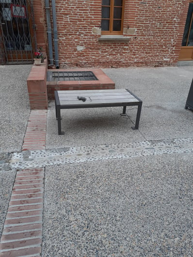 Banc urbain à Buzet