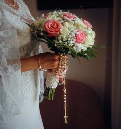 Bride bouquet with Rosary Detail
