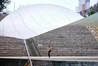 Harun Mehmet Soydan moves in stillness beneath the white canopy, echoing the breath of the empty stage.