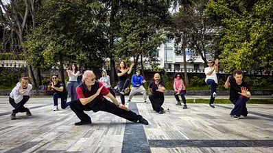Esat Ataç leading a Tai Ji performance at İnönü Park for World Tai Ji Day 2025, students posing in martial forms.