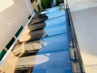 Cobertura em Policarbonato Compacto Fumê