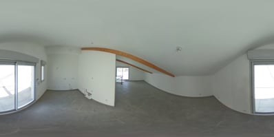 État des lieux vide du salon d'un appartement duplex à Toulon, avant la décoration intérieure.