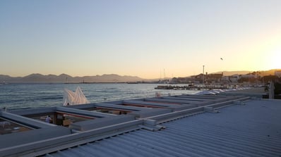 Optimisation d'espace et élégance à Cannes, rénovation par architecte Toulon