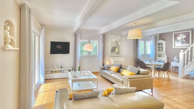 Grand angle salon lumineux maison Dardennes 83200 Photographe immobilier