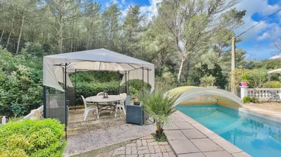Grande terrasse piscine photographe immobilier extérieur Toulon